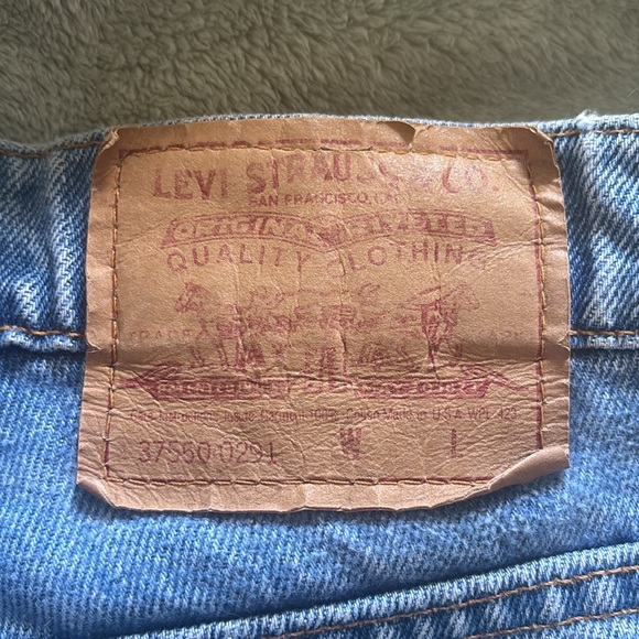 Levi’s 27 High-Waisted Jean Shorts - Picture 4 of 8